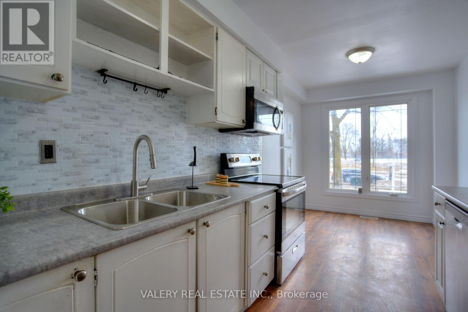 24 Lampman Ln Lane, Barrie, Ontario  L4N 5B1 - Photo 15 - S12971198