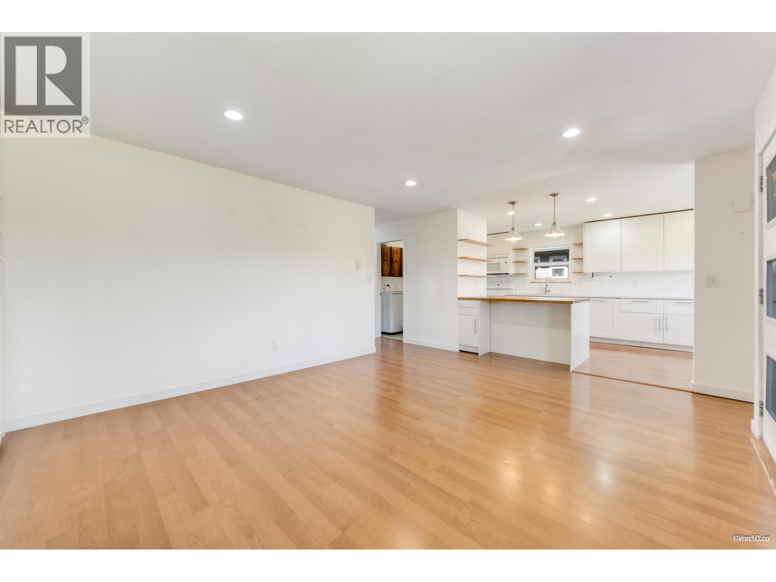 2974 Fleming Avenue, Coquitlam, British Columbia  V3C 4S3 - Photo 6 - R3107562