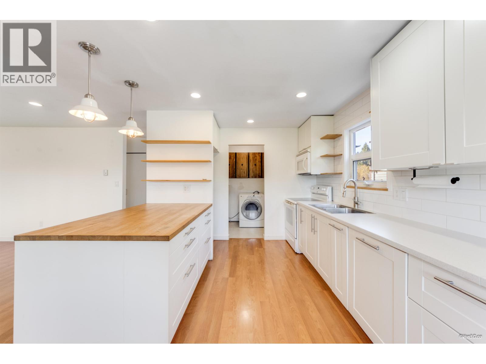 2974 Fleming Avenue, Coquitlam, British Columbia  V3C 4S3 - Photo 1 - R3107562