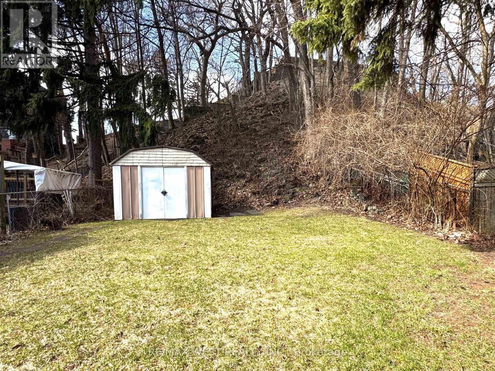 66 South Kingsway, Toronto, Ontario  M6S 3T3 - Photo 12 - W12792354