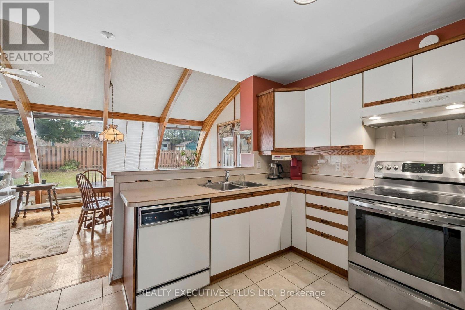 42 Bankfield Drive, Toronto, Ontario  M9V 2P8 - Photo 15 - W12903514