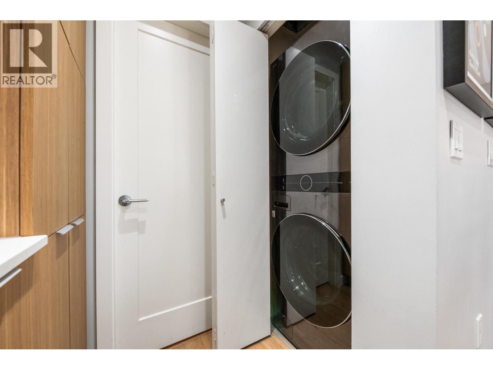 Listing Picture 15 of 21 : 1 3728 THURSTON STREET, Burnaby / 本拿比 - 魯藝地產 Yvonne Lu Group - MLS Medallion Club Member