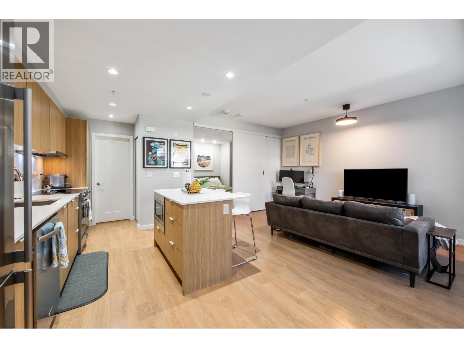 Listing Picture 9 of 21 : 1 3728 THURSTON STREET, Burnaby / 本拿比 - 魯藝地產 Yvonne Lu Group - MLS Medallion Club Member