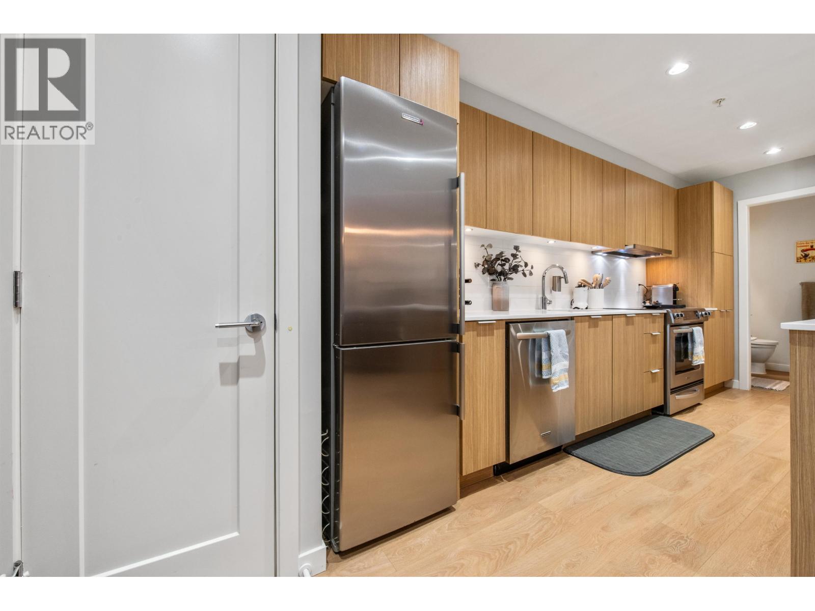 Listing Picture 5 of 21 : 1 3728 THURSTON STREET, Burnaby / 本拿比 - 魯藝地產 Yvonne Lu Group - MLS Medallion Club Member