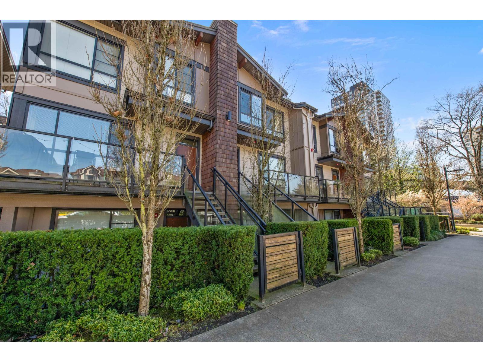 Listing Picture 2 of 21 : 1 3728 THURSTON STREET, Burnaby / 本拿比 - 魯藝地產 Yvonne Lu Group - MLS Medallion Club Member