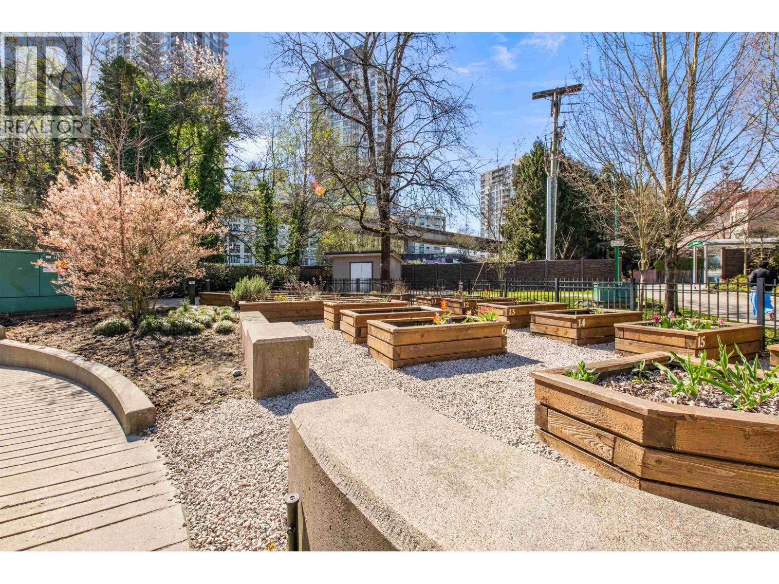 Listing Picture 17 of 21 : 1 3728 THURSTON STREET, Burnaby / 本拿比 - 魯藝地產 Yvonne Lu Group - MLS Medallion Club Member