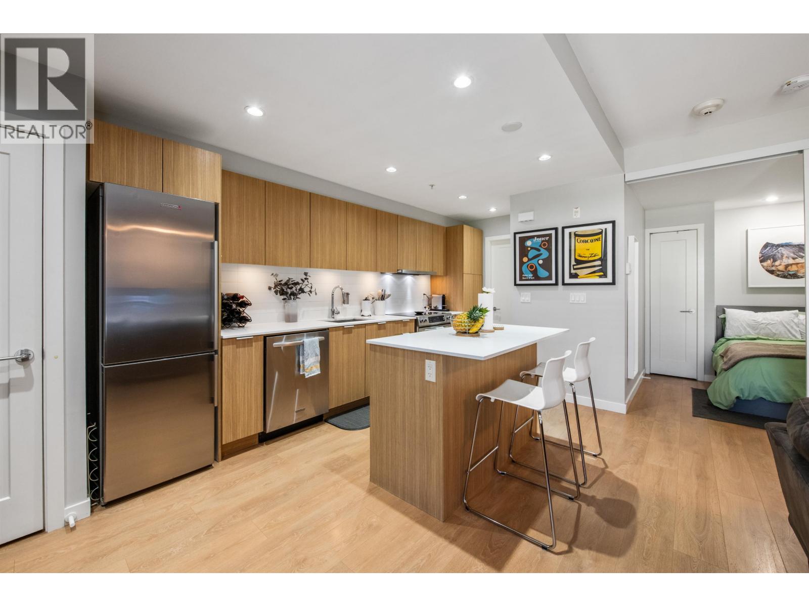 Listing Picture 6 of 21 : 1 3728 THURSTON STREET, Burnaby / 本拿比 - 魯藝地產 Yvonne Lu Group - MLS Medallion Club Member