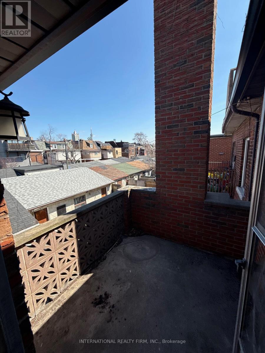 2 - 159 Montrose Avenue, Toronto, Ontario  M6J 2T6 - Photo 2 - C12972004