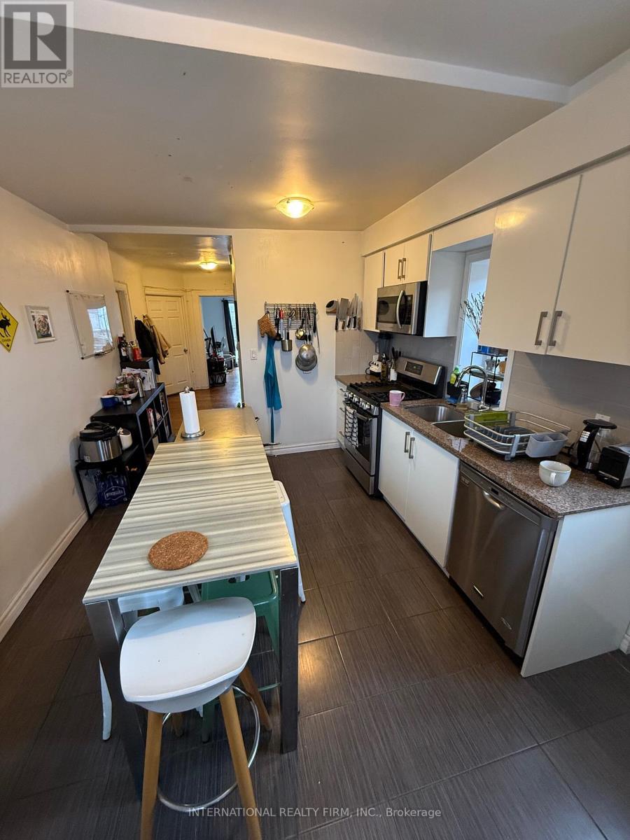 2 - 159 Montrose Avenue, Toronto, Ontario  M6J 2T6 - Photo 8 - C12972004