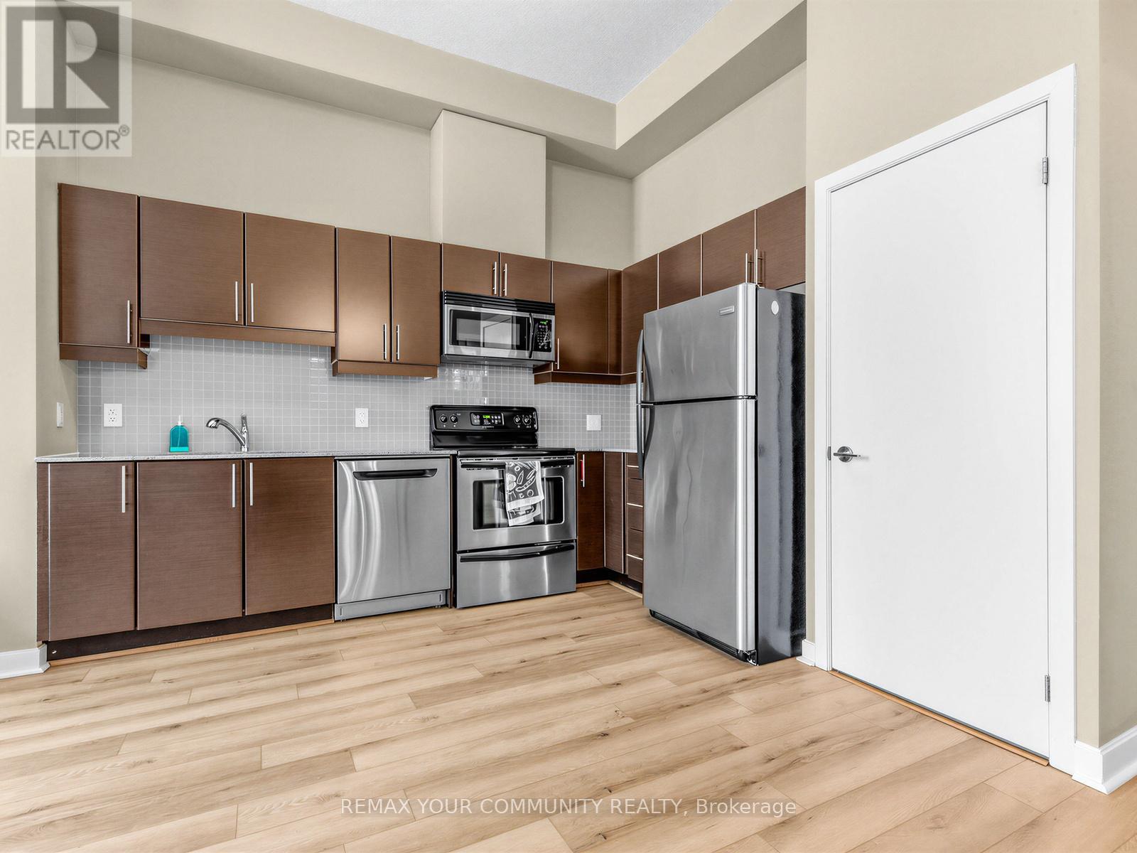 202 - 18 Harbour Street, Toronto, Ontario  M5J 2Z6 - Photo 10 - C12972044