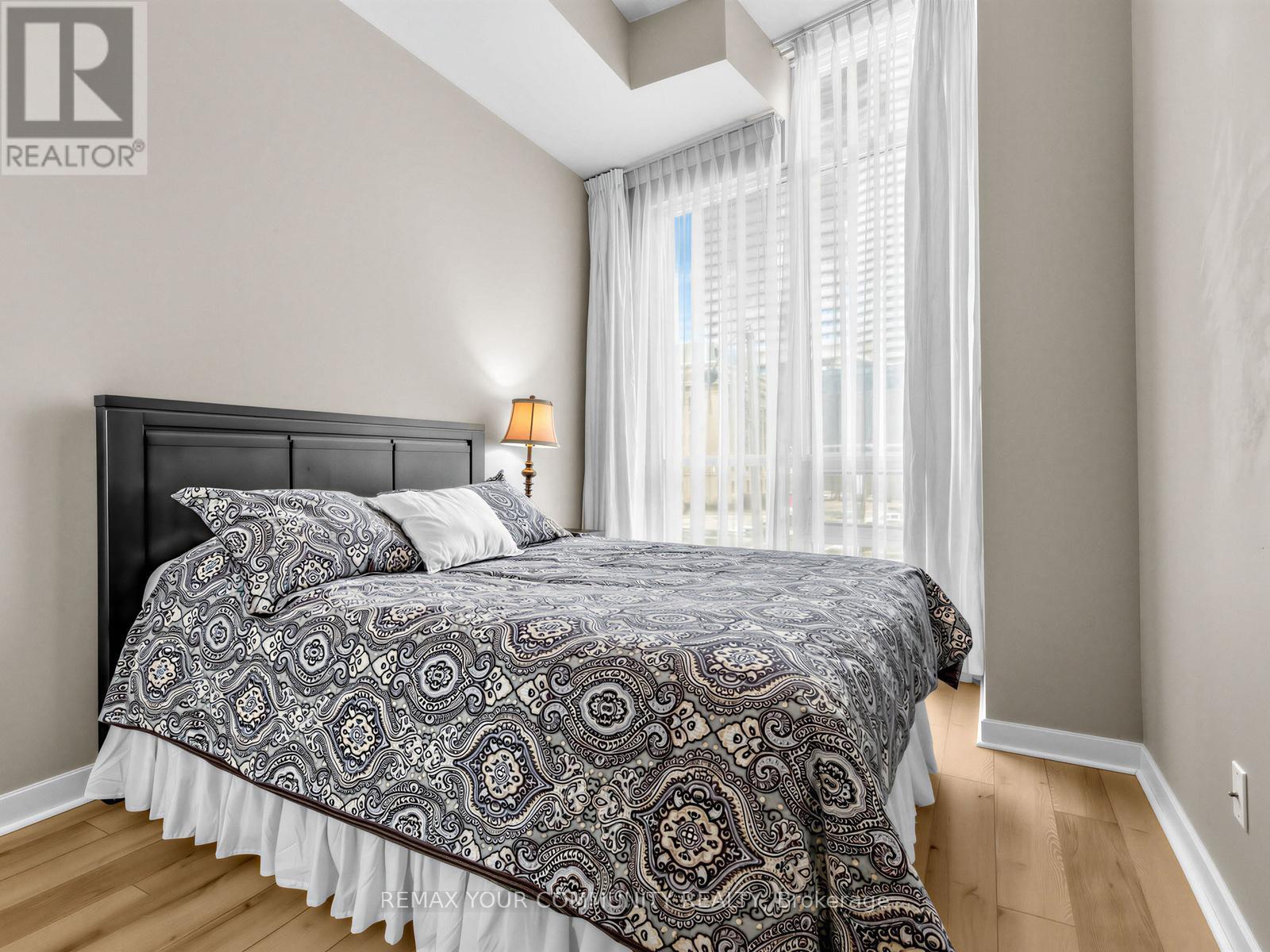 202 - 18 Harbour Street, Toronto, Ontario  M5J 2Z6 - Photo 17 - C12972044