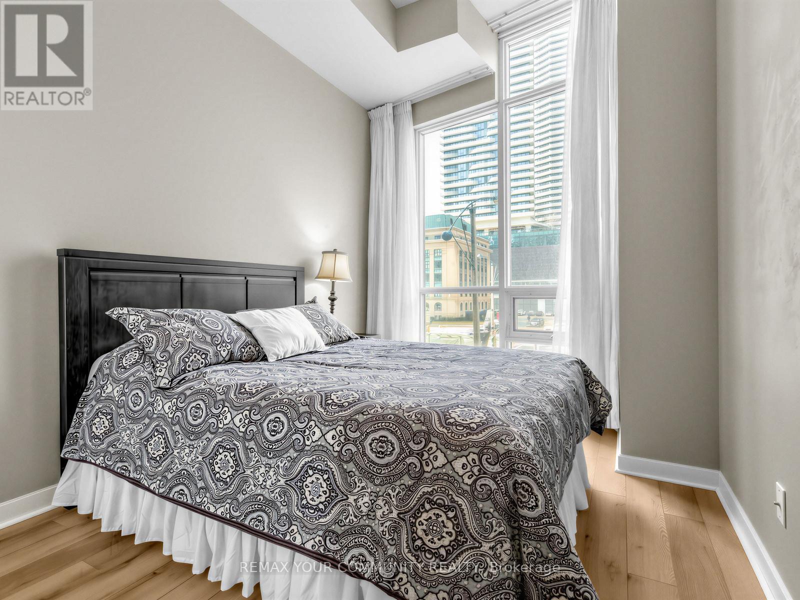 202 - 18 Harbour Street, Toronto, Ontario  M5J 2Z6 - Photo 18 - C12972044