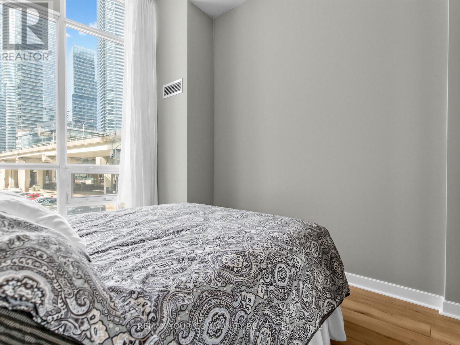 202 - 18 Harbour Street, Toronto, Ontario  M5J 2Z6 - Photo 19 - C12972044