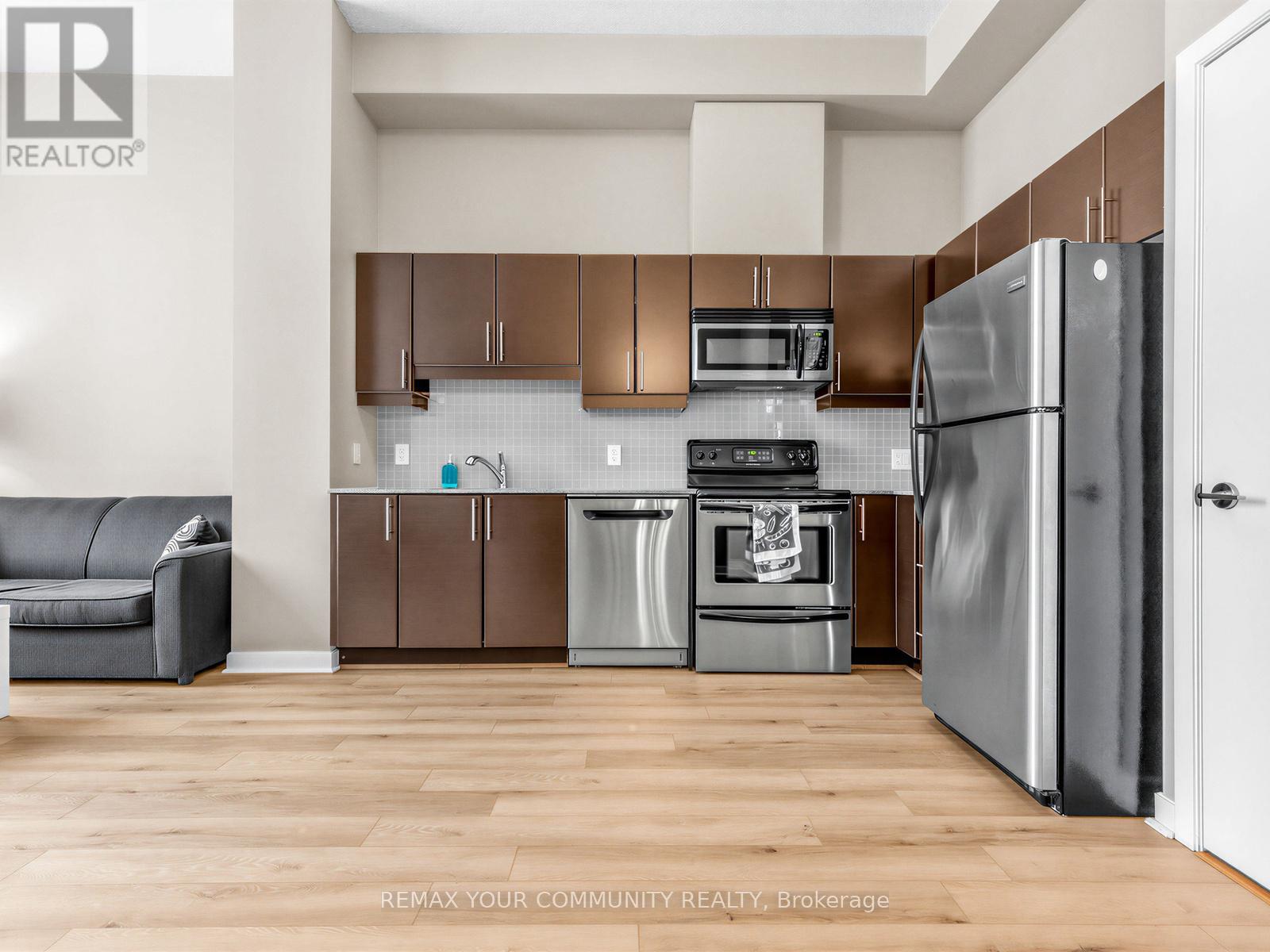 202 - 18 Harbour Street, Toronto, Ontario  M5J 2Z6 - Photo 3 - C12972044