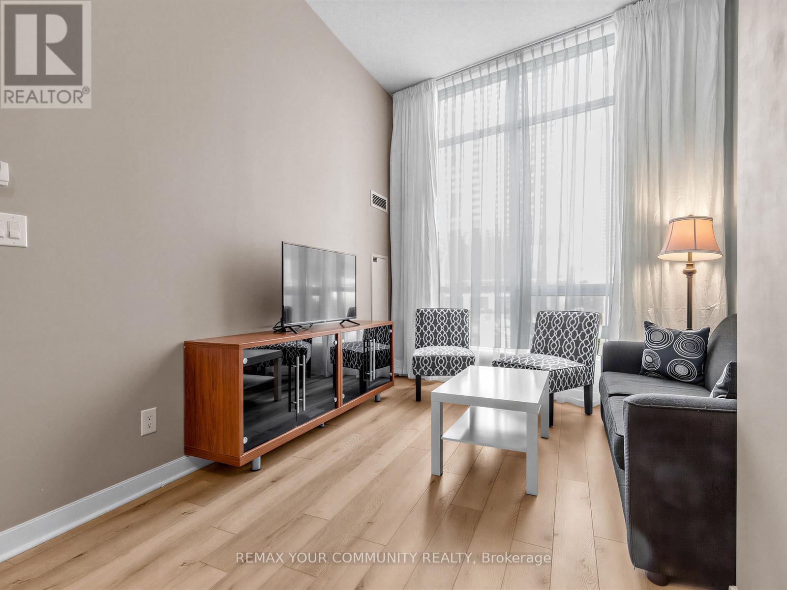 202 - 18 Harbour Street, Toronto, Ontario  M5J 2Z6 - Photo 7 - C12972044