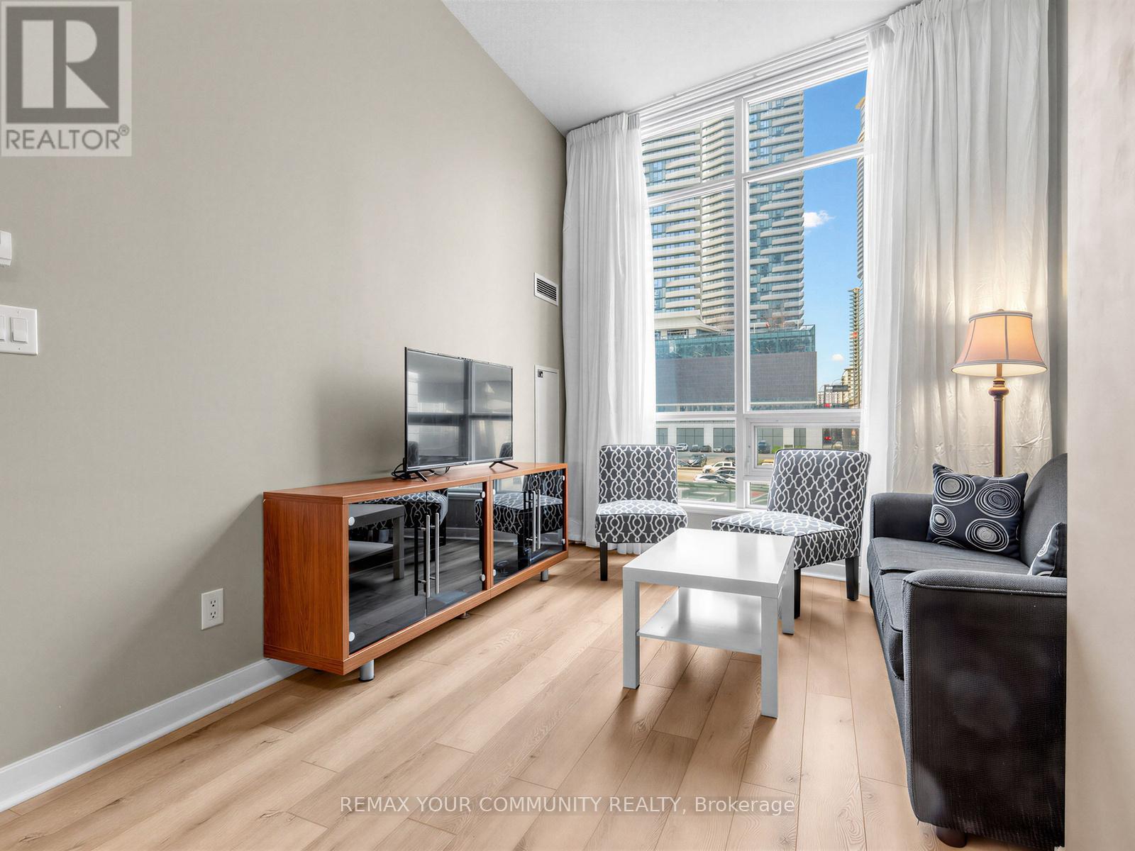 202 - 18 Harbour Street, Toronto, Ontario  M5J 2Z6 - Photo 8 - C12972044