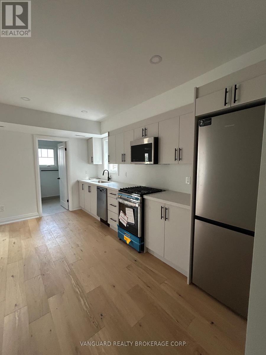 A - 12 Franklin Avenue, Toronto, Ontario  M2N 1B6 - Photo 2 - C12972108