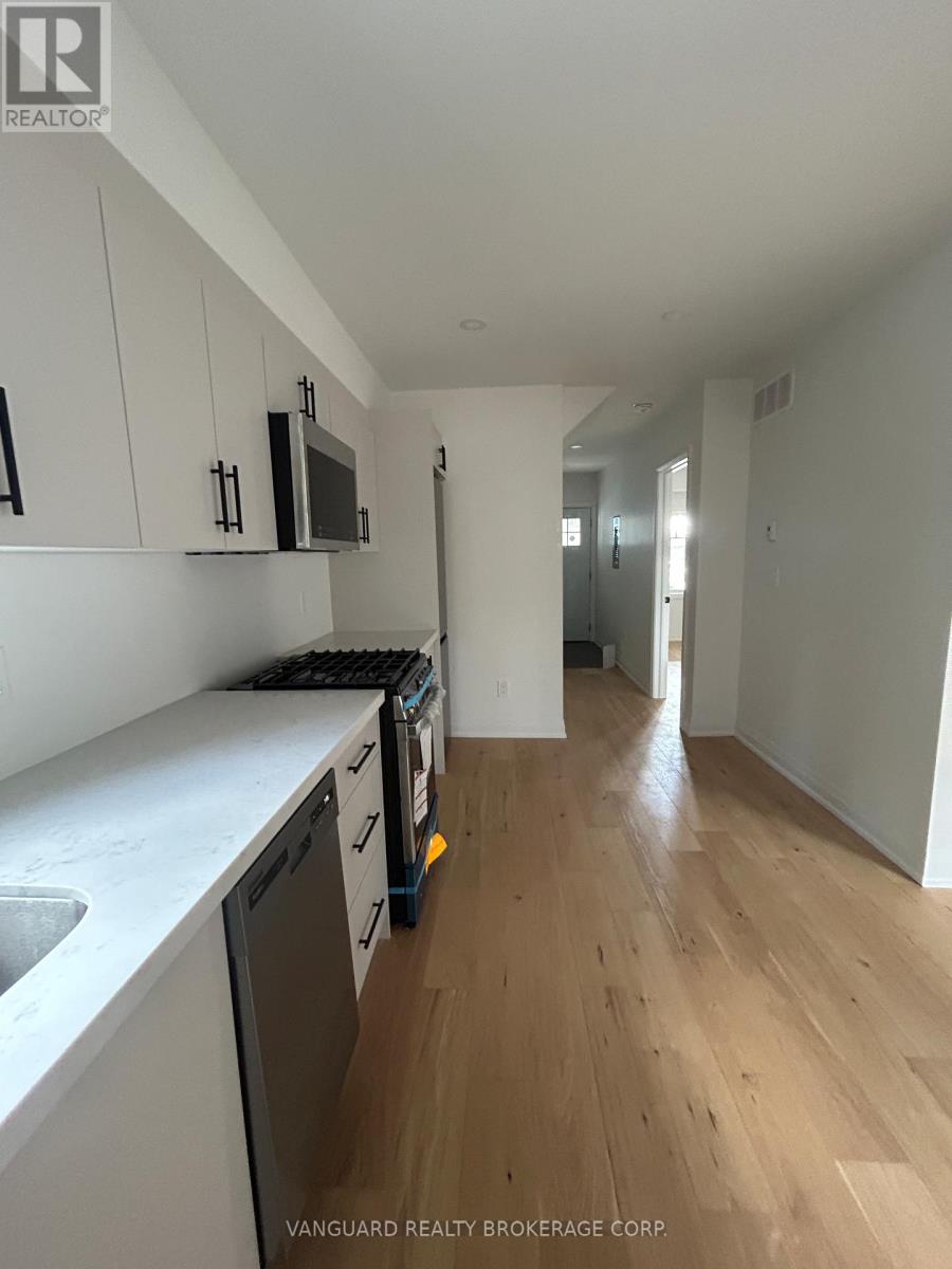 A - 12 Franklin Avenue, Toronto, Ontario  M2N 1B6 - Photo 3 - C12972108