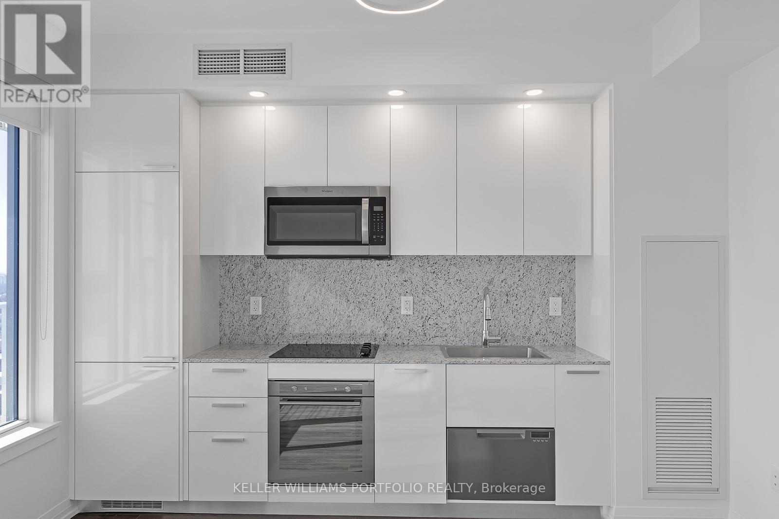 2805 - 75 Canterbury Place, Toronto, Ontario  M2N 0L2 - Photo 10 - C12972112