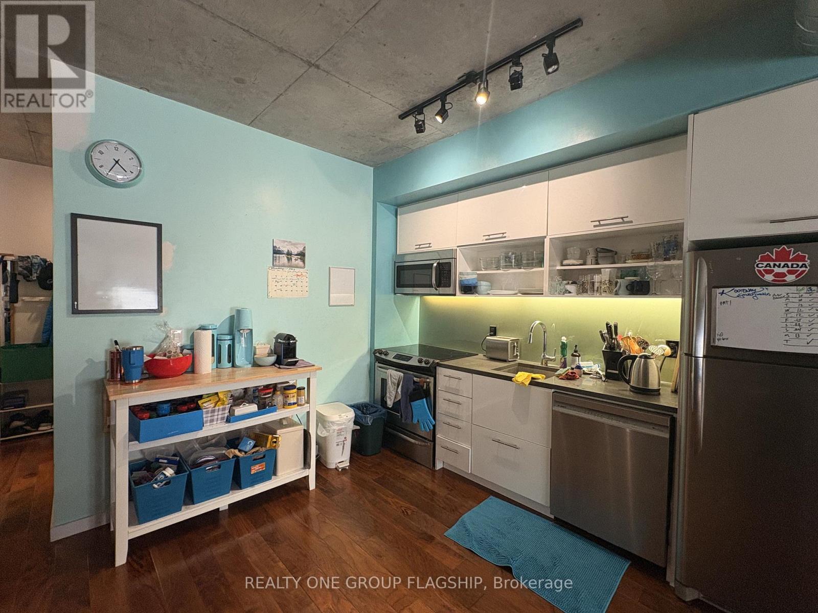 409 - 32 TROLLEY CRESCENT, Toronto, Ontario