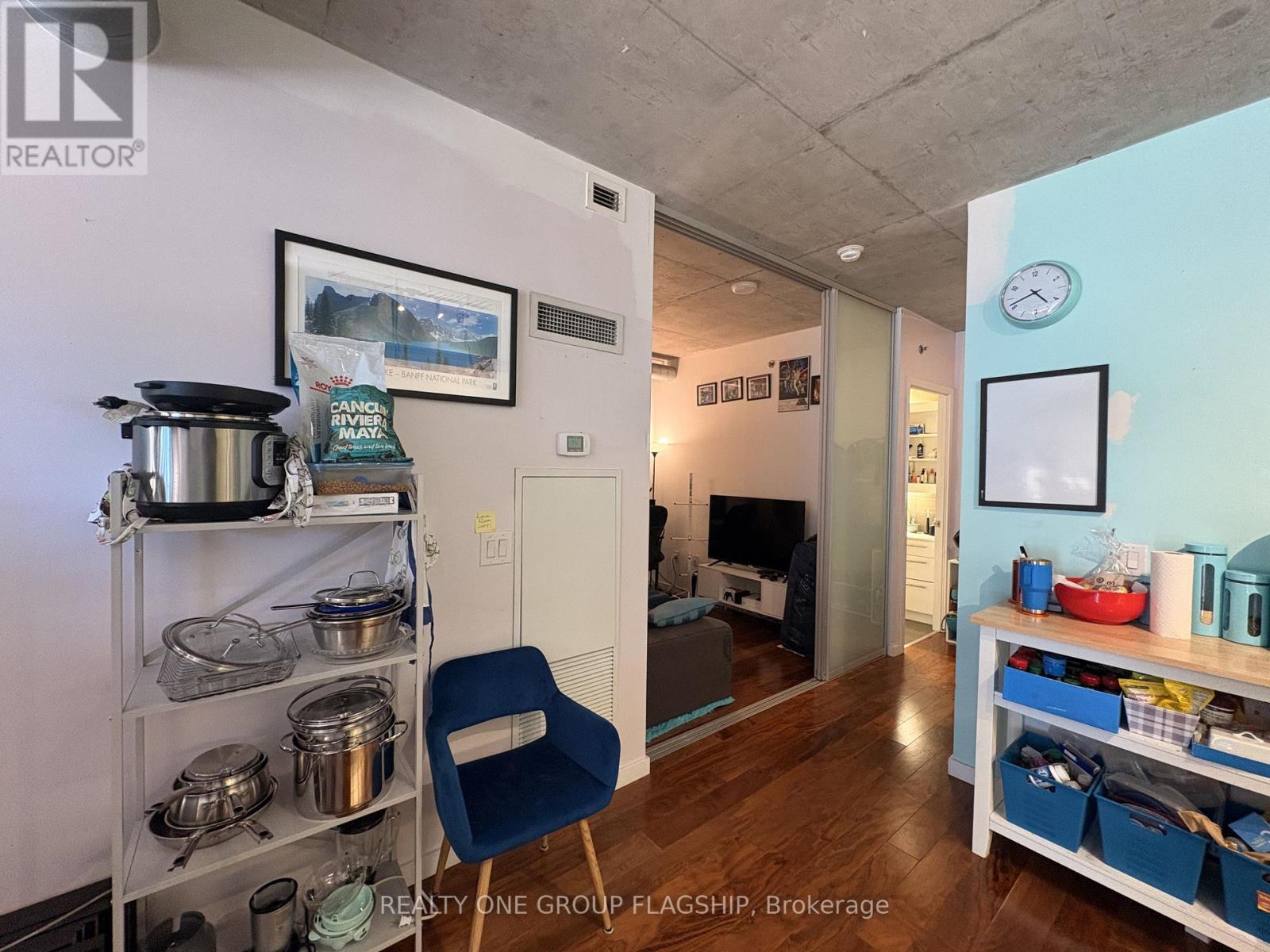 409 - 32 Trolley Crescent, Toronto, Ontario  M5A 0E8 - Photo 2 - C12972126