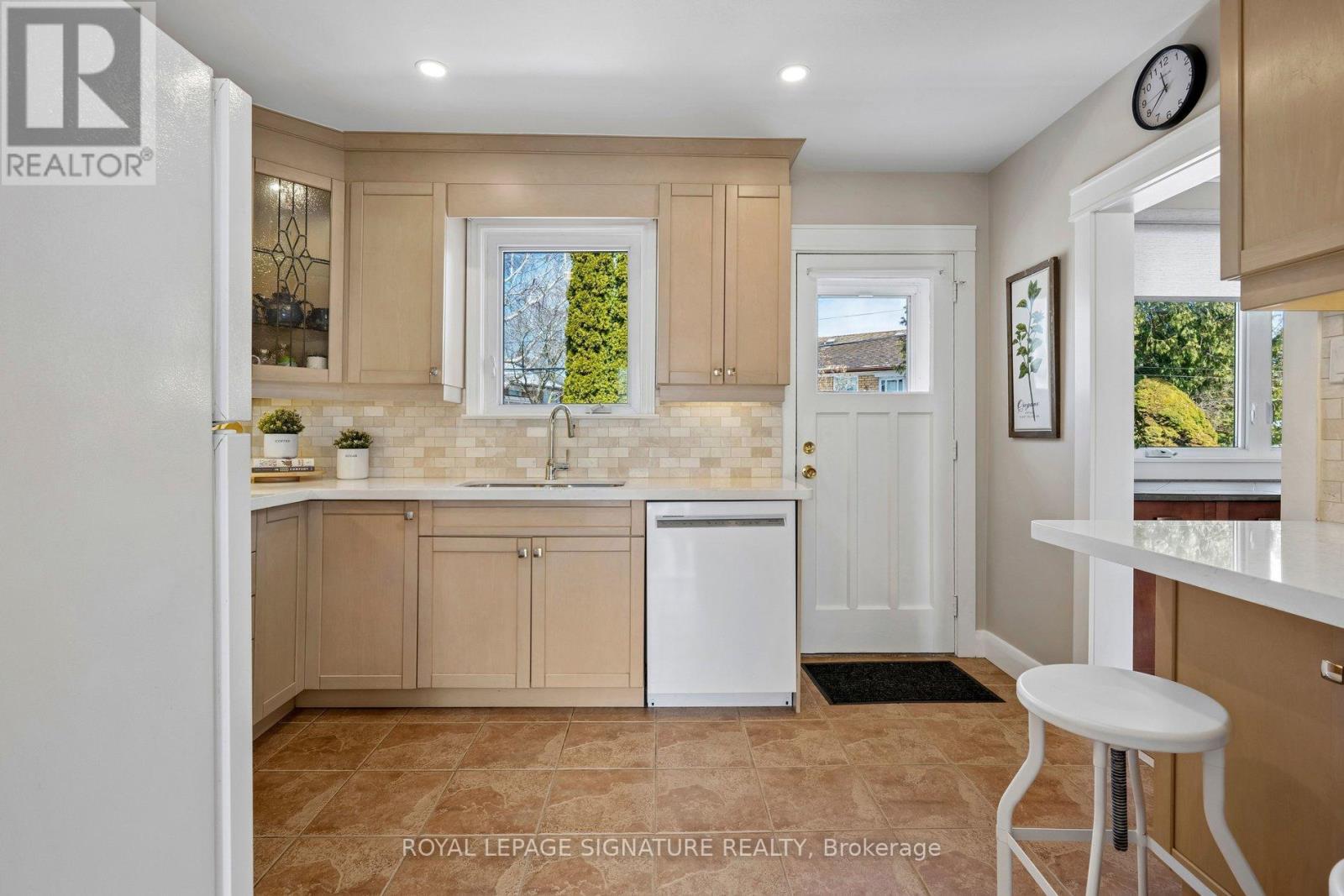 90 Woodgarden Crescent, Toronto, Ontario  M1E 3K2 - Photo 9 - E12971936