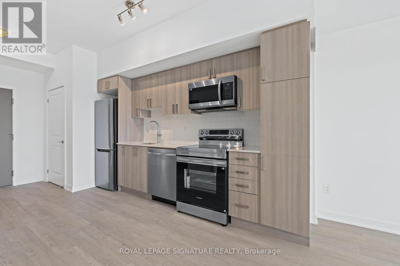 405 - 1010 Sandy Beach Road, Pickering, Ontario  L1W 0C7 - Photo 4 - E12971992