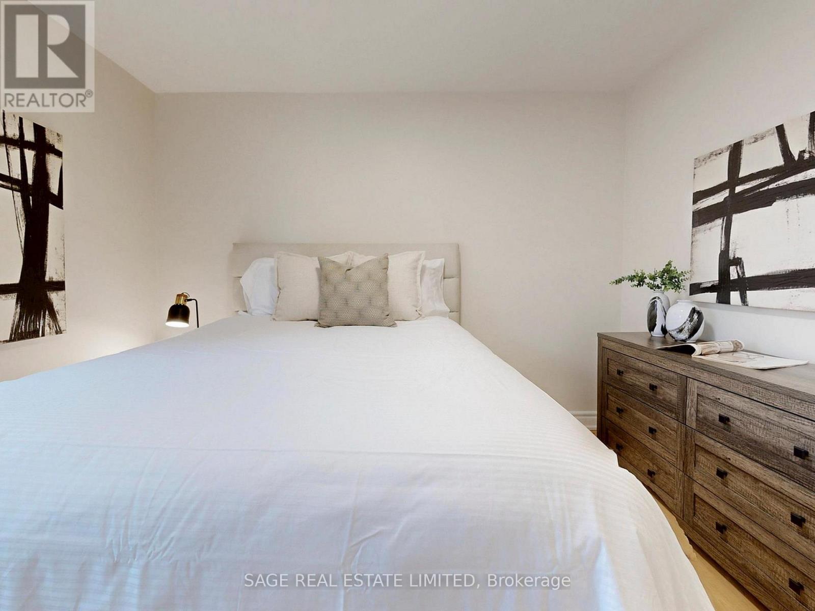 8 Lombardy Crescent, Toronto, Ontario  M1K 4N8 - Photo 14 - E12972072