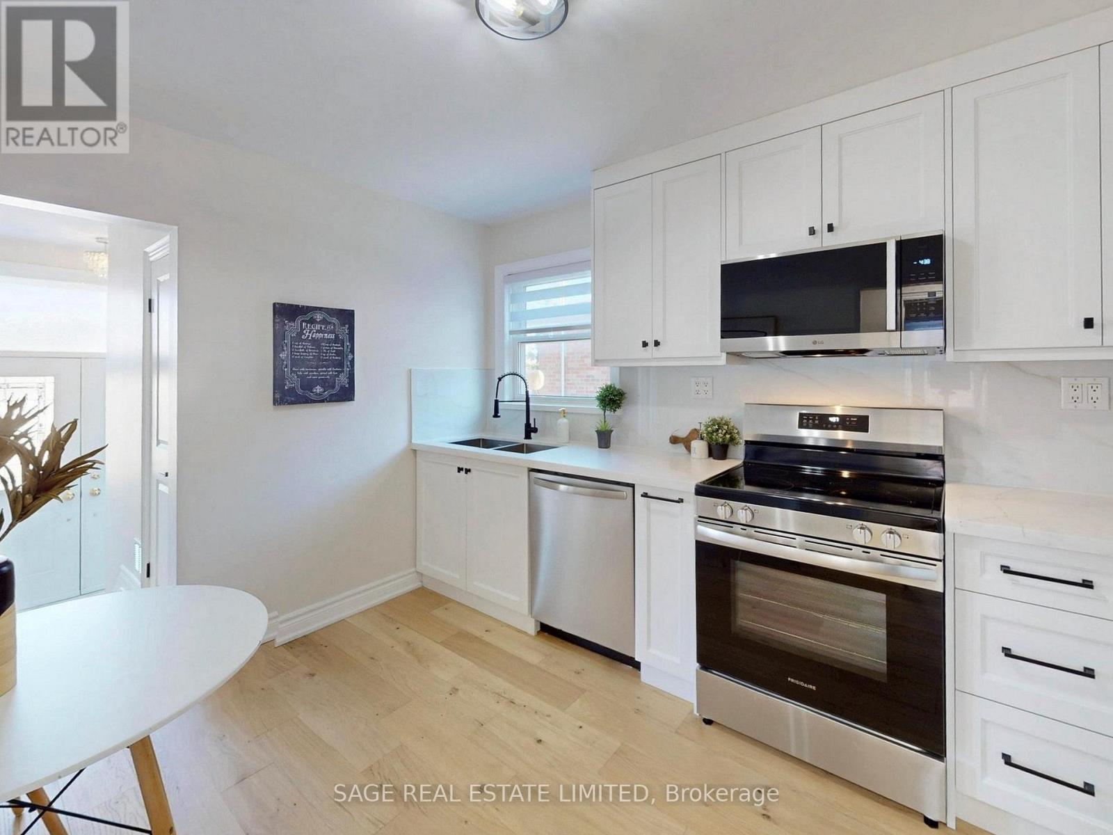 8 Lombardy Crescent, Toronto, Ontario  M1K 4N8 - Photo 3 - E12972072