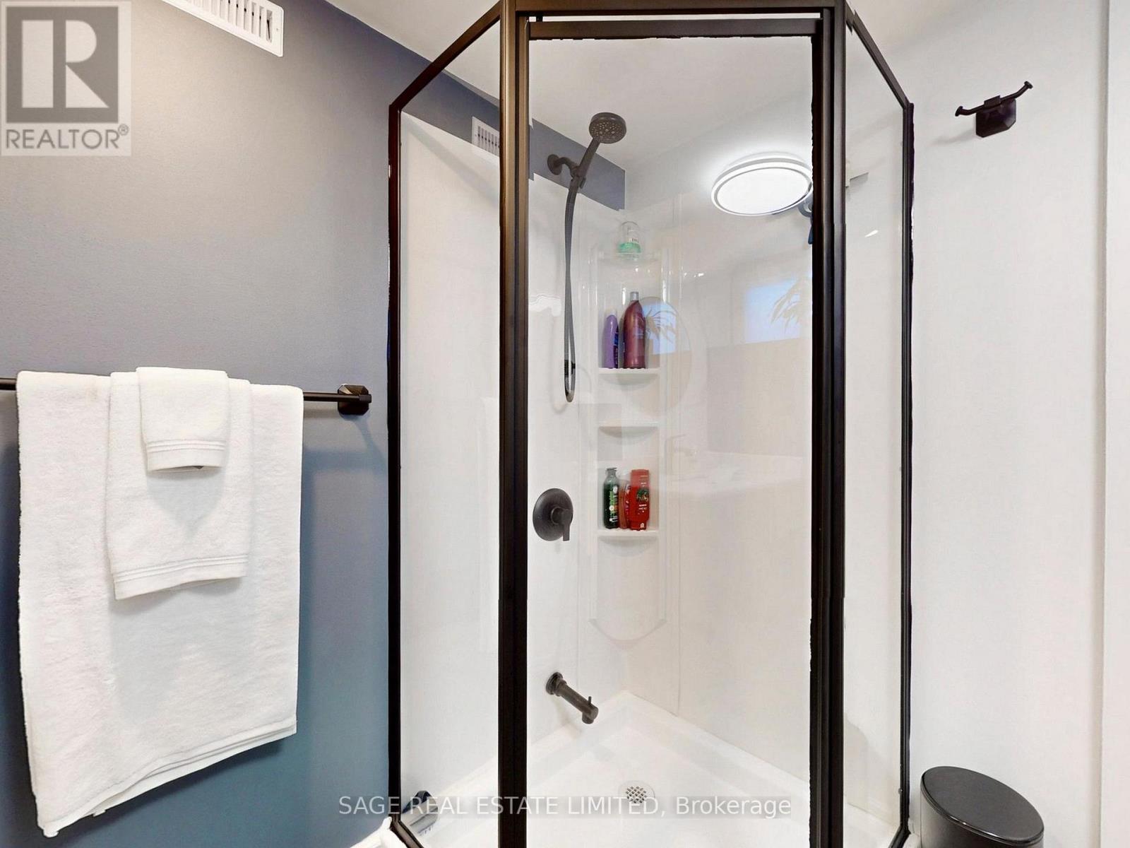 8 Lombardy Crescent, Toronto, Ontario  M1K 4N8 - Photo 34 - E12972072