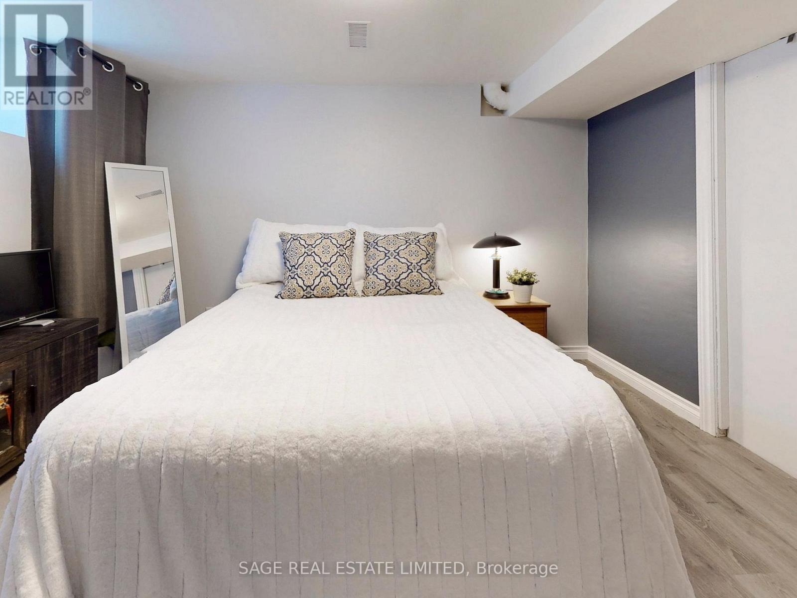 8 Lombardy Crescent, Toronto, Ontario  M1K 4N8 - Photo 36 - E12972072