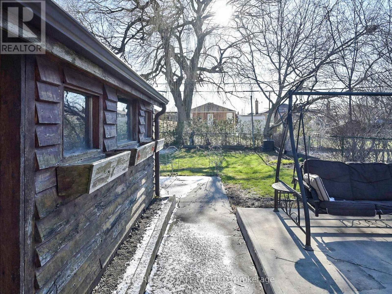 8 Lombardy Crescent, Toronto, Ontario  M1K 4N8 - Photo 44 - E12972072