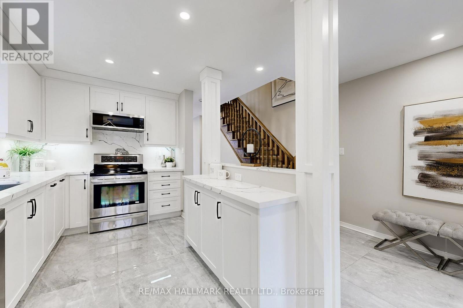 129 Knapton Drive, Newmarket, Ontario  L3X 3B4 - Photo 10 - N12972010