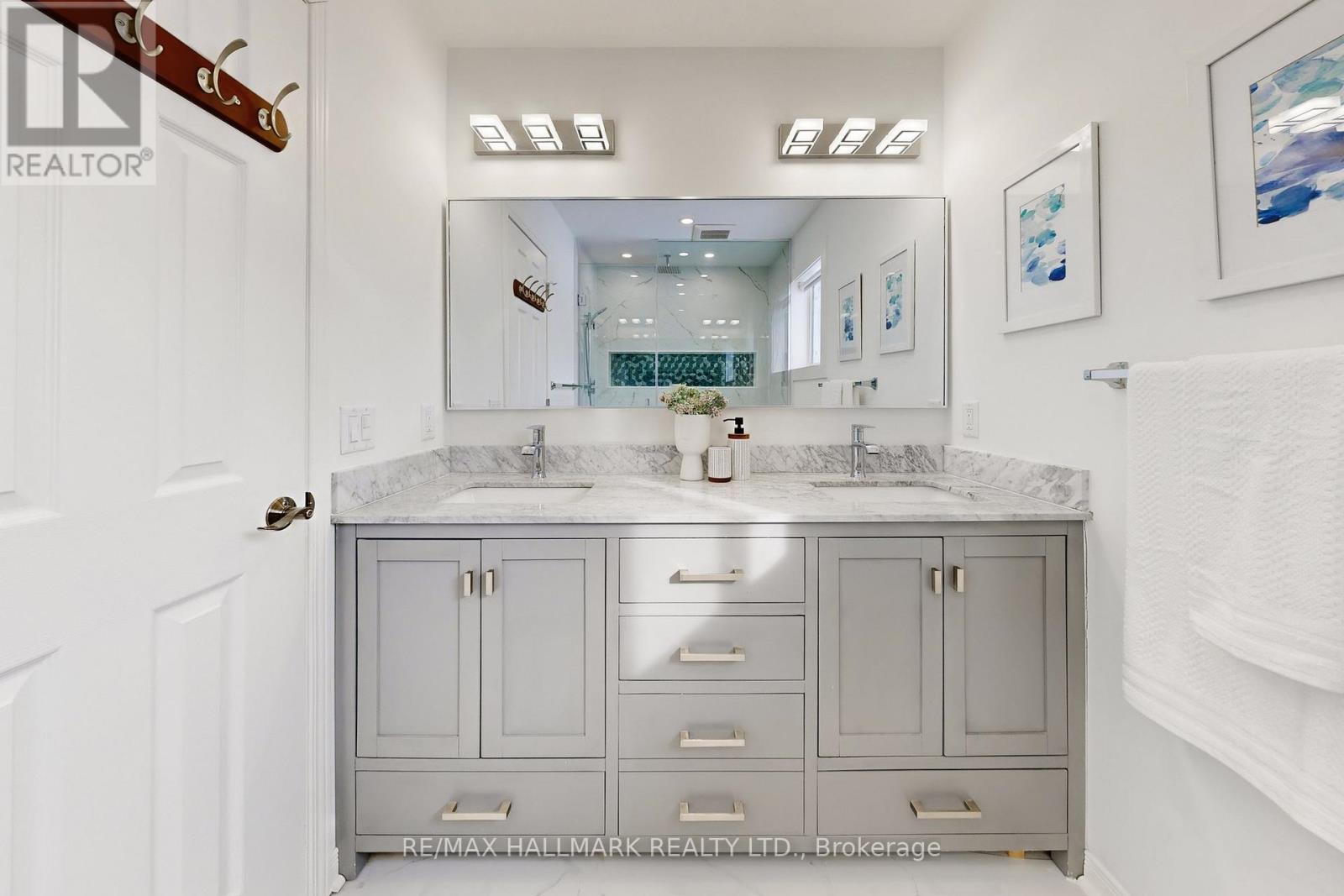 129 Knapton Drive, Newmarket, Ontario  L3X 3B4 - Photo 20 - N12972010