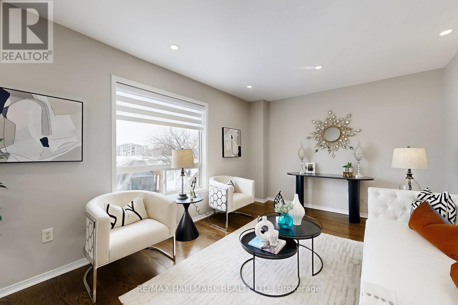 129 Knapton Drive, Newmarket, Ontario  L3X 3B4 - Photo 3 - N12972010