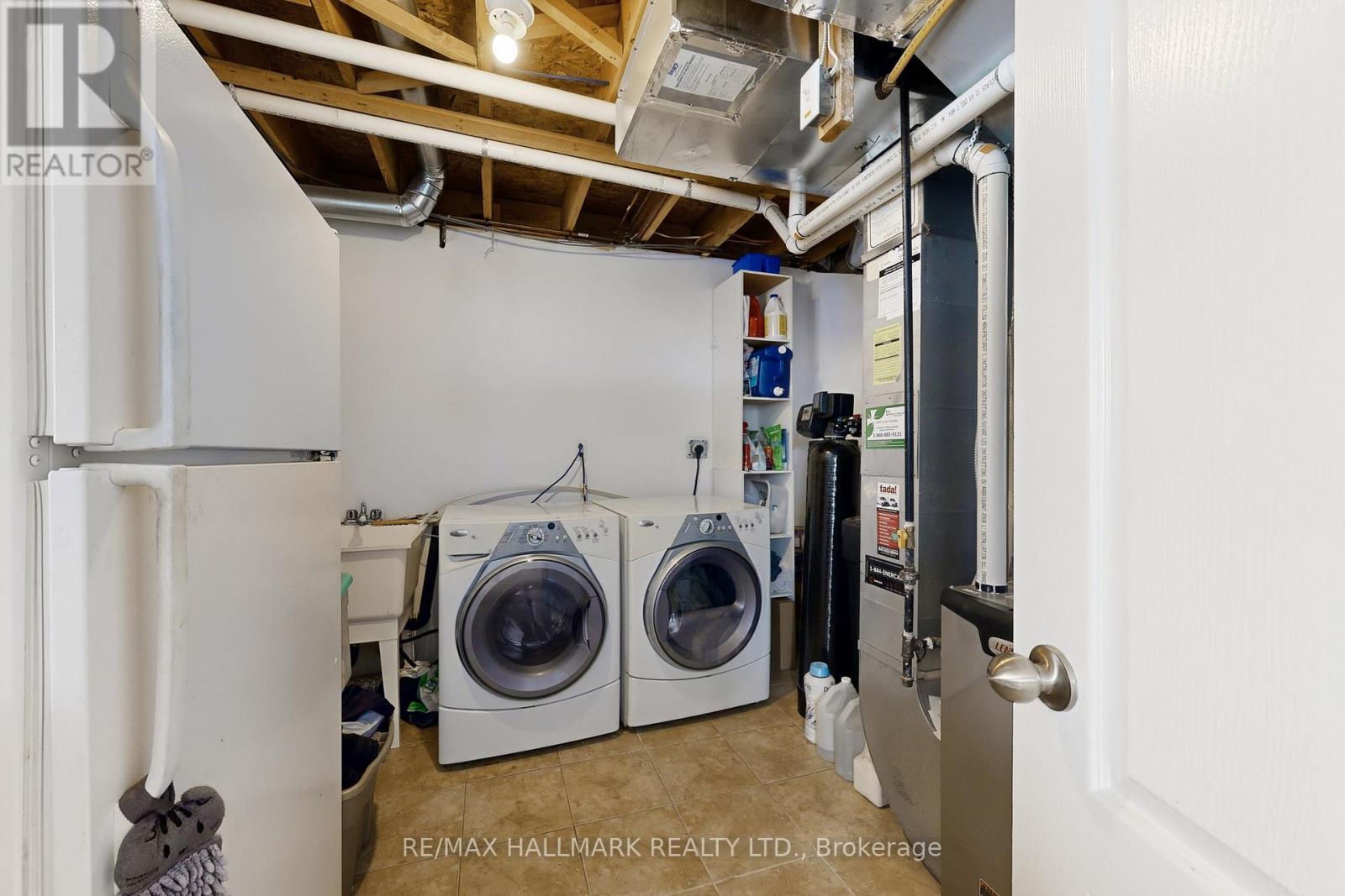 129 Knapton Drive, Newmarket, Ontario  L3X 3B4 - Photo 38 - N12972010