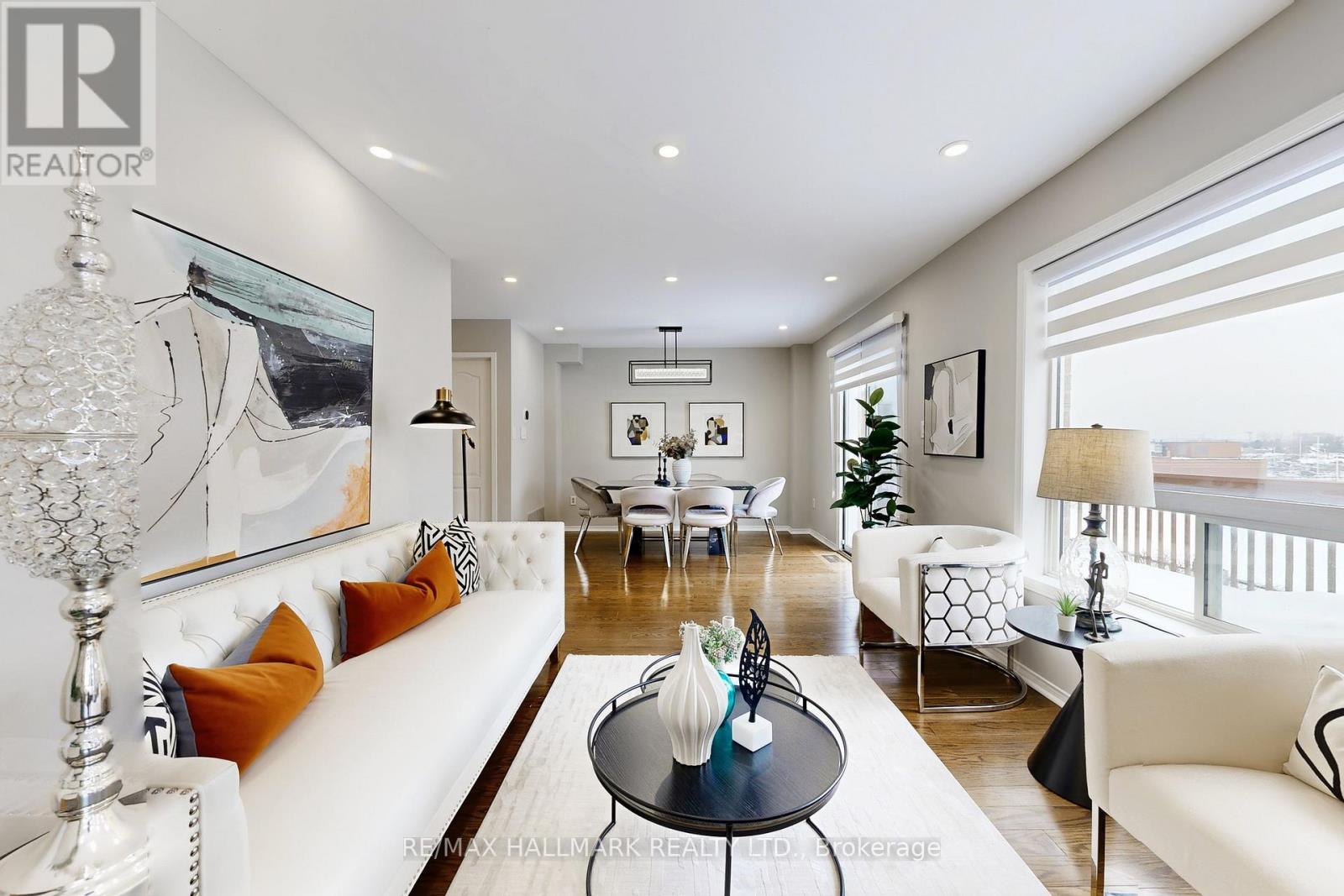 129 Knapton Drive, Newmarket, Ontario  L3X 3B4 - Photo 4 - N12972010