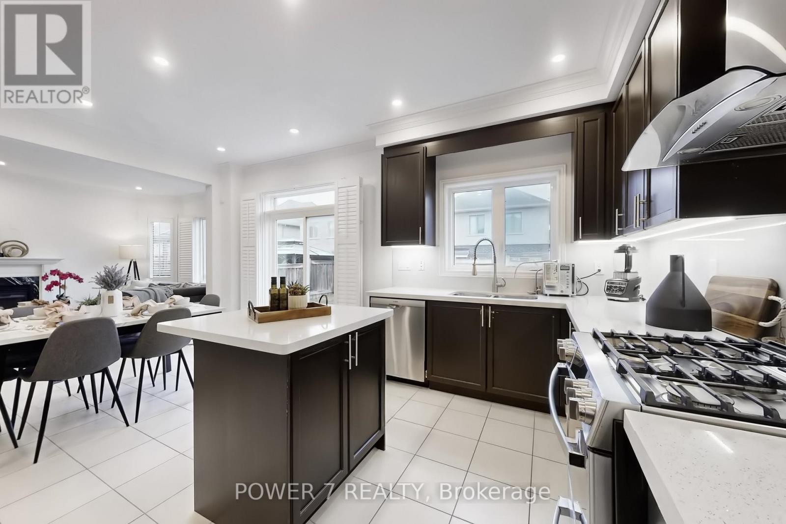 1276 Shortreed Terrace S, Newmarket, Ontario  L3X 0C9 - Photo 6 - N12972156