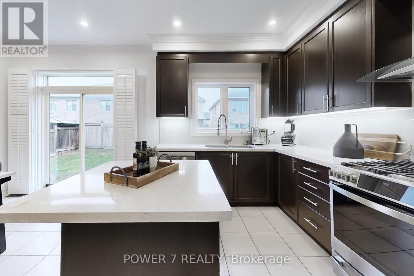 1276 Shortreed Terrace S, Newmarket, Ontario  L3X 0C9 - Photo 8 - N12972156