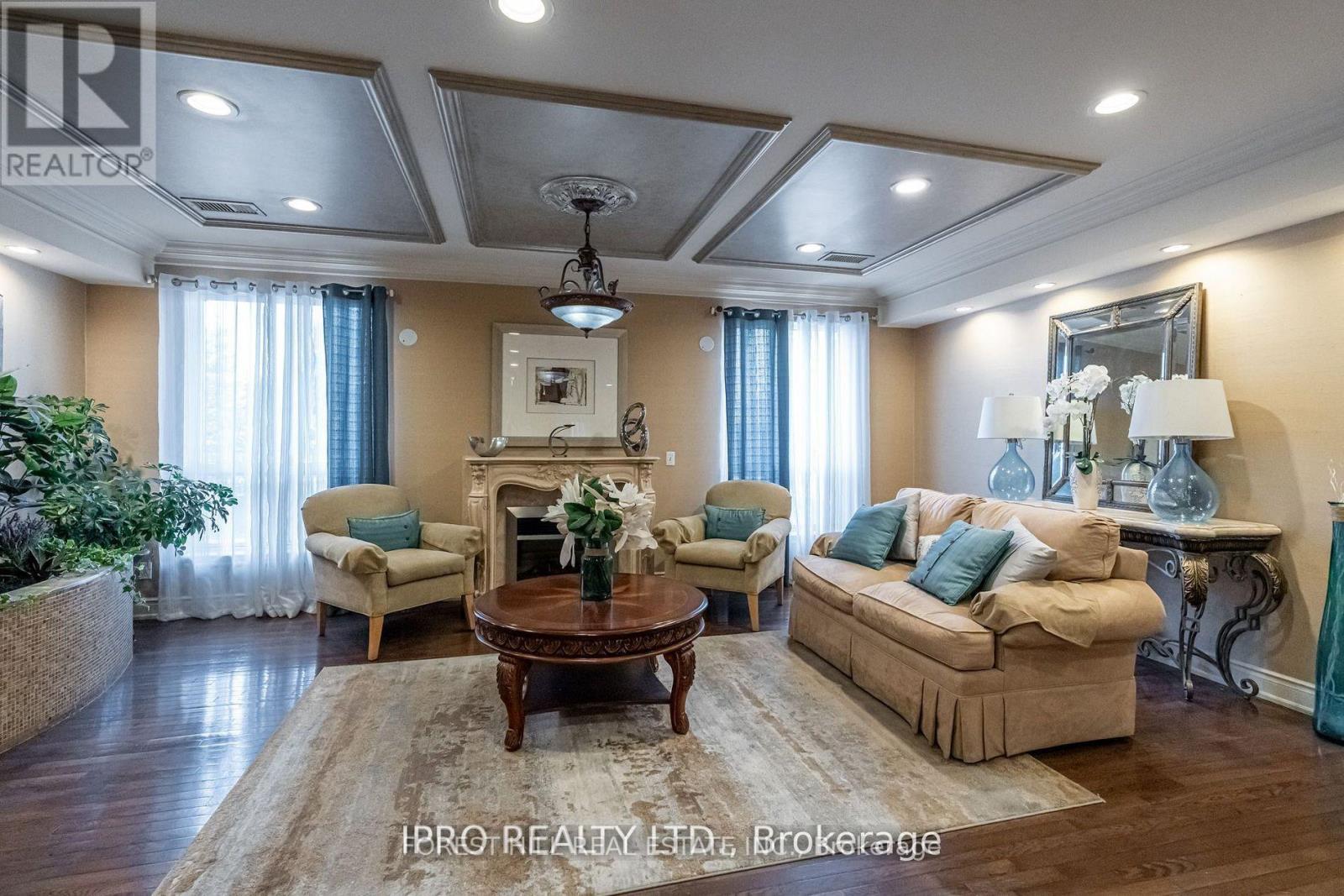 212 - 1 Maison Parc Court, Vaughan, Ontario  L4J 9K1 - Photo 3 - N12972170