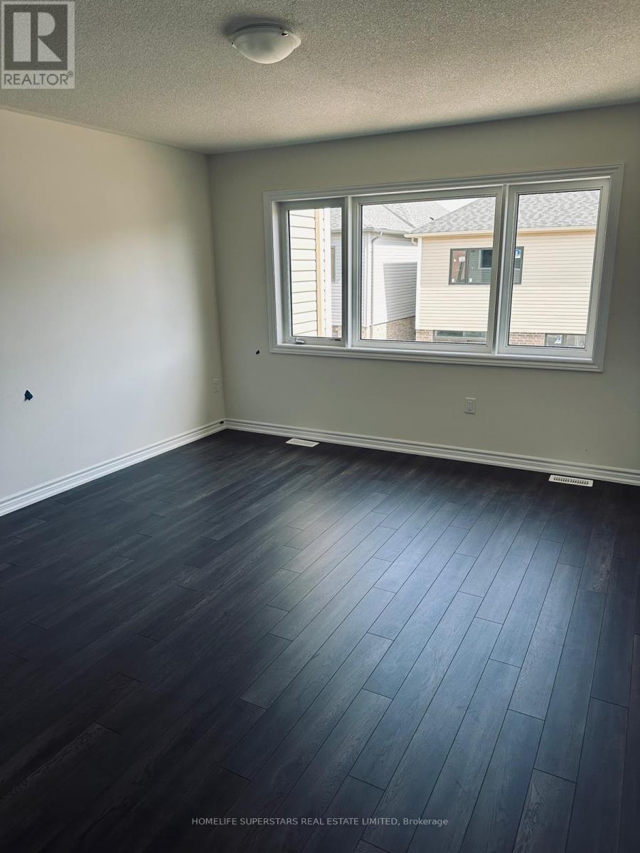 18 Prudhoe Terrace, Barrie, Ontario L9J 0W2 - Photo 7 - S12971996