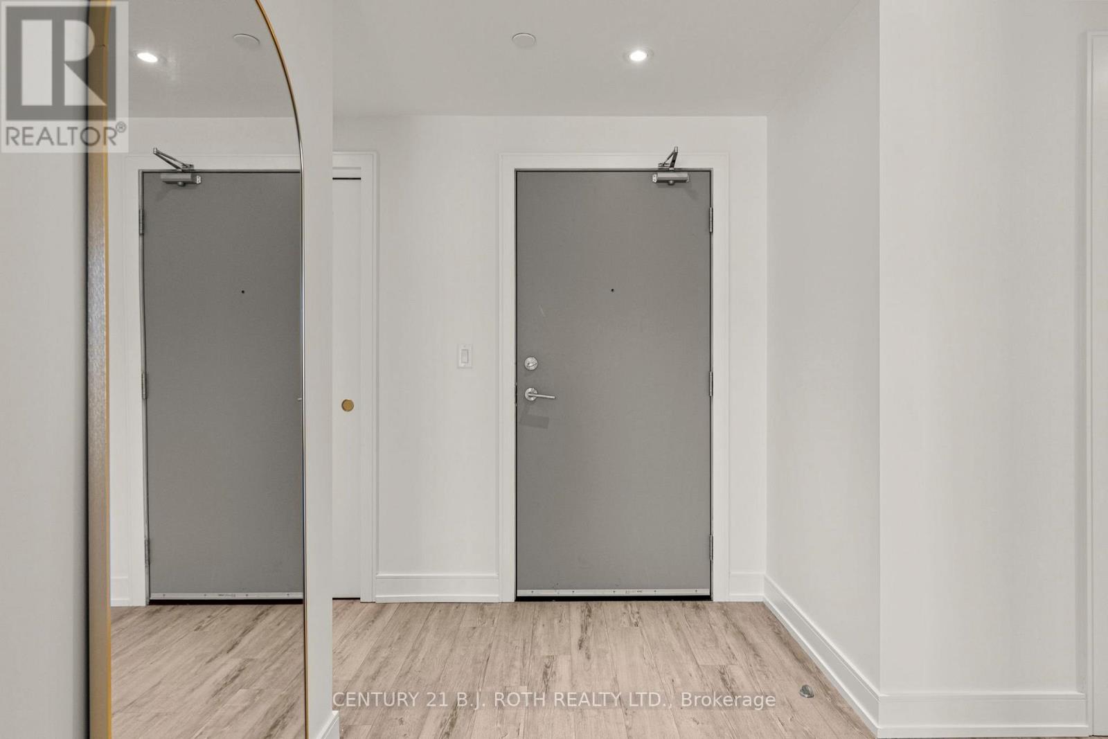 715 - 185 Dunlop Street E, Barrie (Lakeshore), Ontario  L4M 1B2 - Photo 4 - S12972024