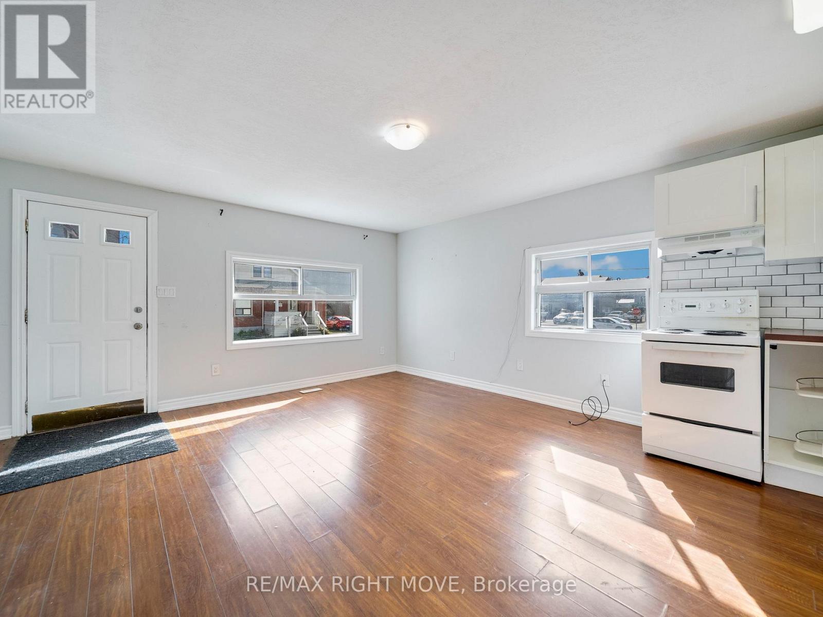 33 Albert Street S, Orillia, Ontario  L3V 5K6 - Photo 3 - S12972036