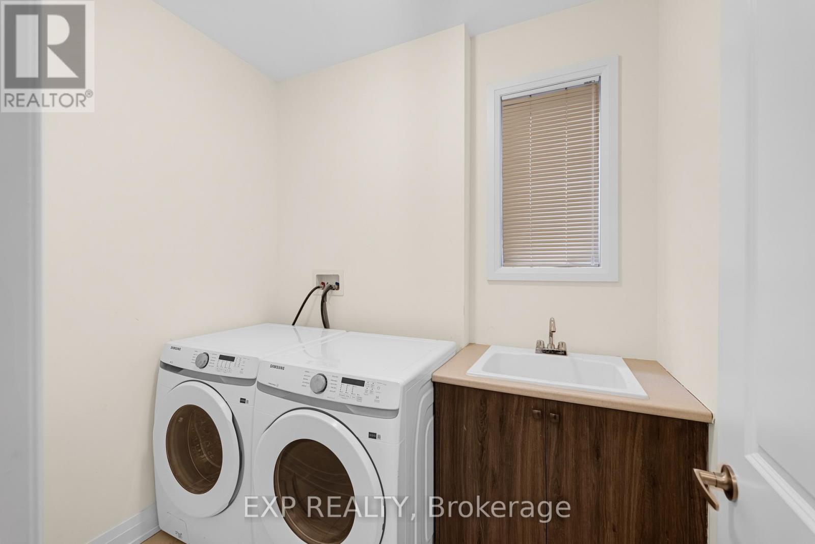 20 Daffodil Road, Springwater (Midhurst), Ontario  L0L 1Y3 - Photo 19 - S12972130