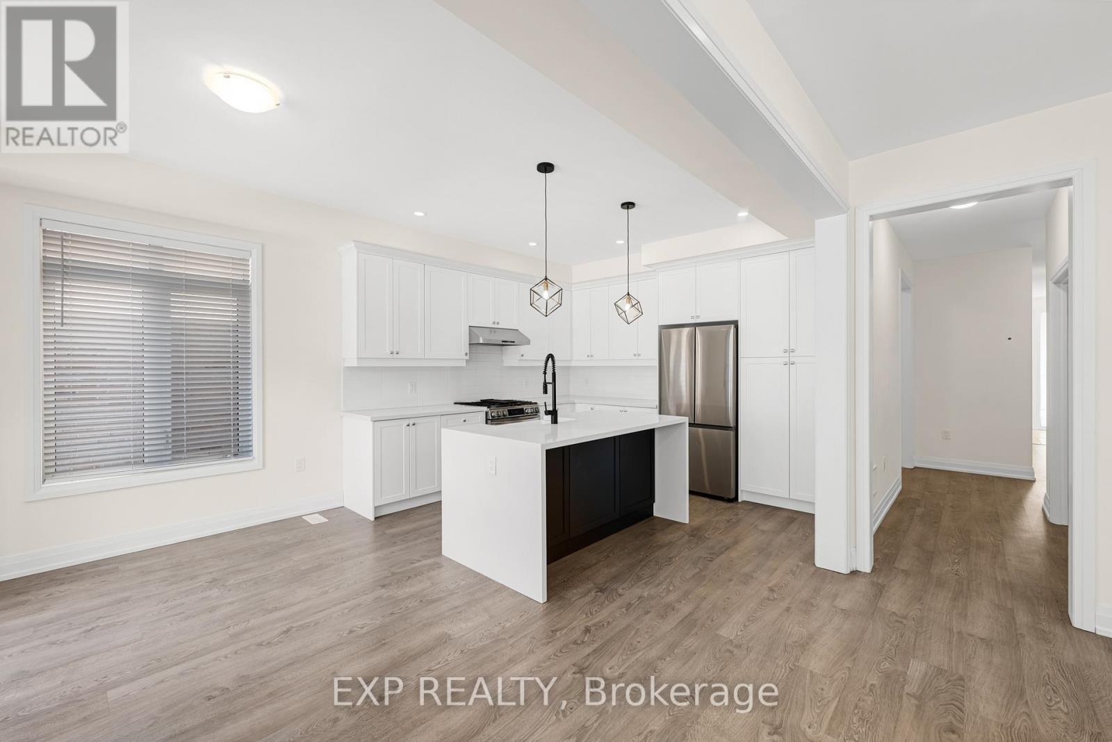 20 Daffodil Road, Springwater (Midhurst), Ontario  L0L 1Y3 - Photo 6 - S12972130