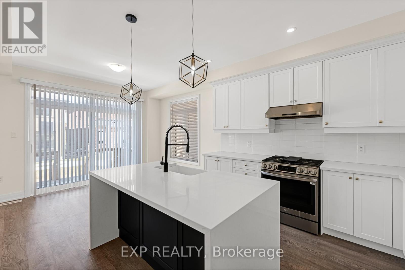 20 Daffodil Road, Springwater (Midhurst), Ontario  L0L 1Y3 - Photo 8 - S12972130