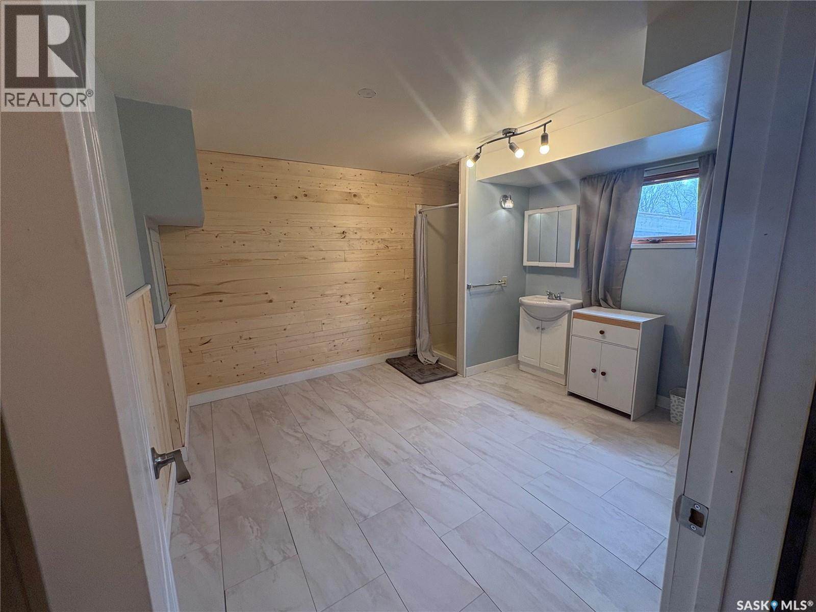 643 3rd Street W, Shaunavon, Saskatchewan  S0N 2M0 - Photo 11 - SK032132