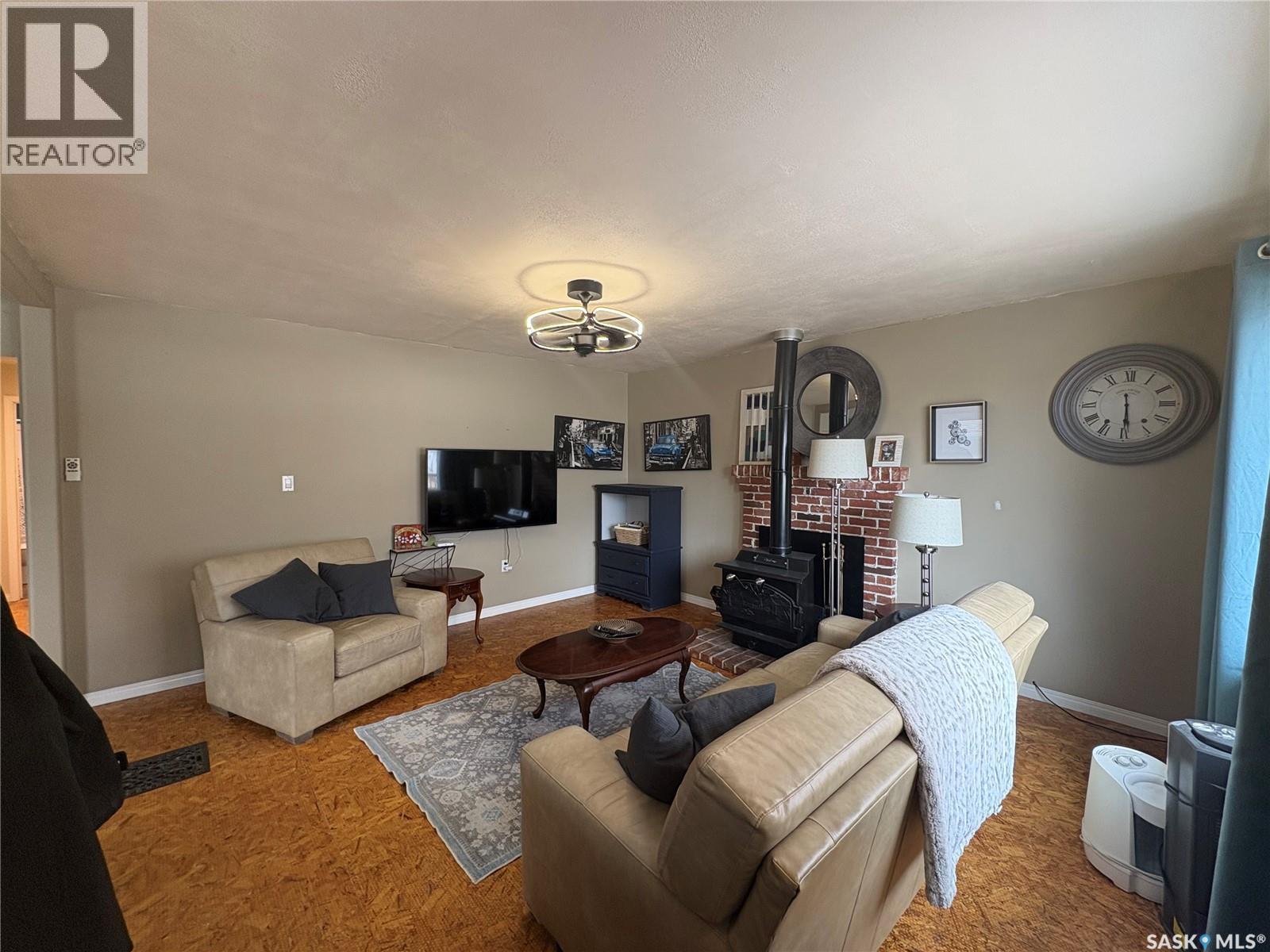 643 3rd Street W, Shaunavon, Saskatchewan  S0N 2M0 - Photo 2 - SK032132