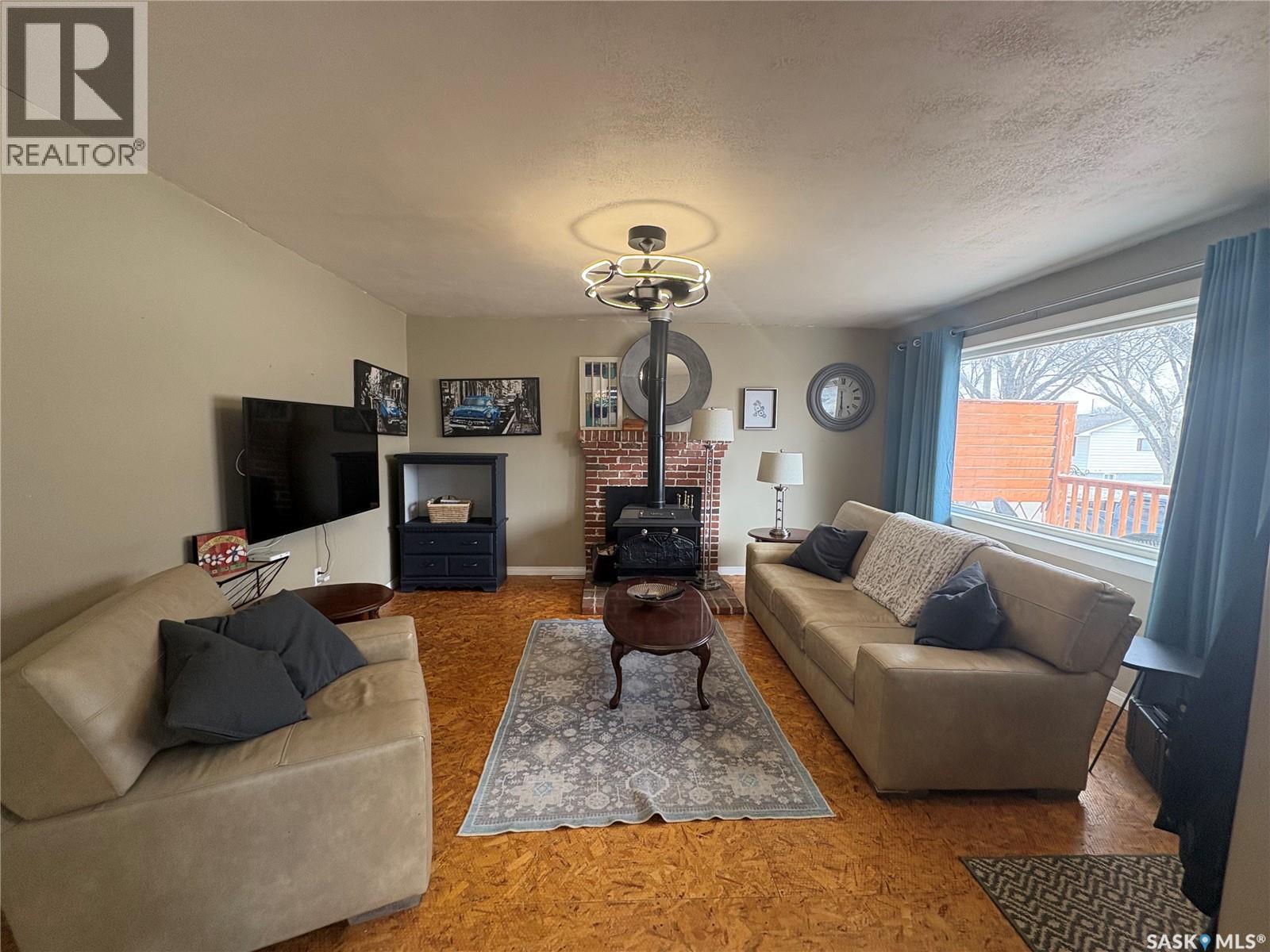 643 3rd Street W, Shaunavon, Saskatchewan  S0N 2M0 - Photo 3 - SK032132