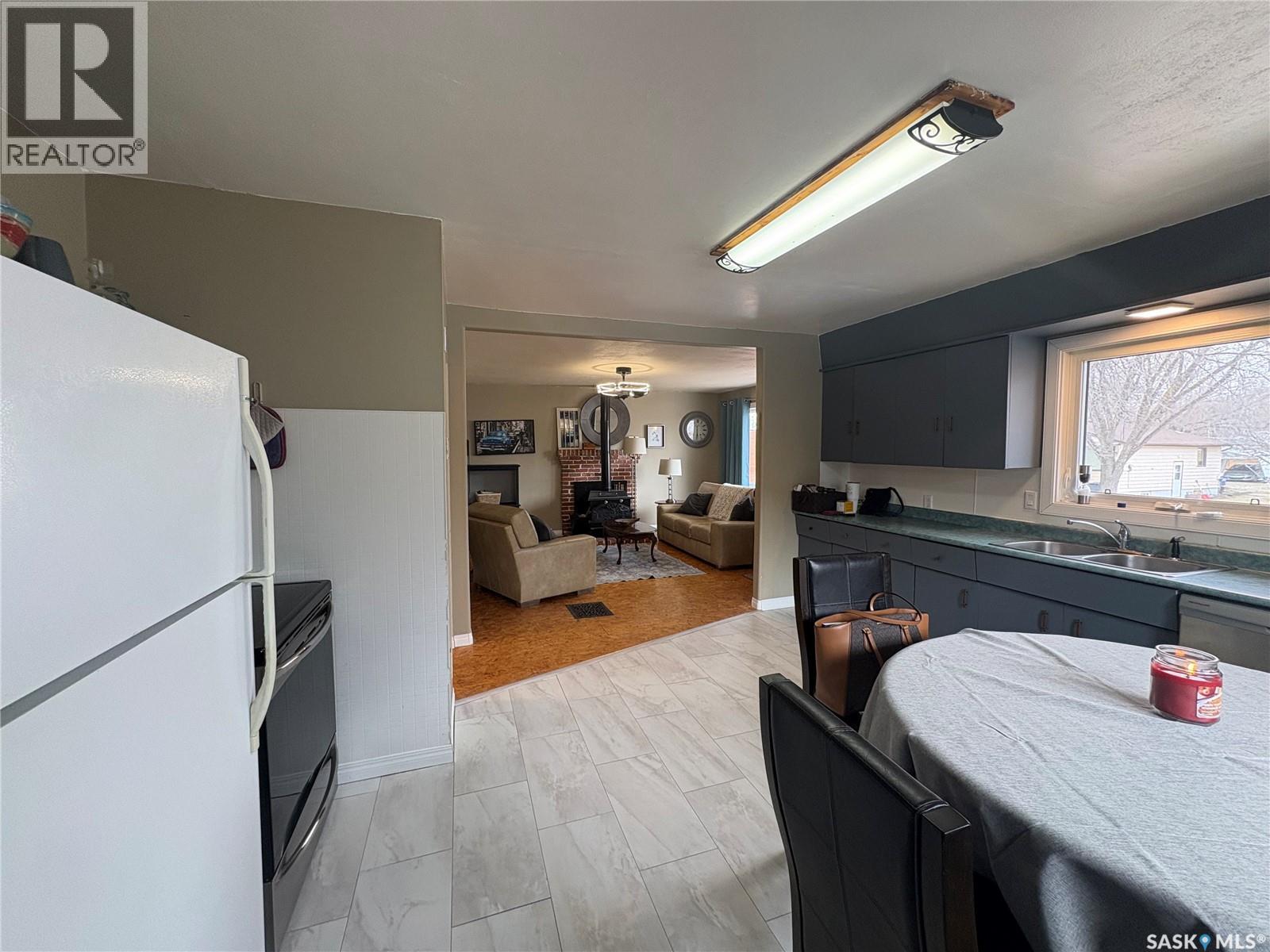 643 3rd Street W, Shaunavon, Saskatchewan  S0N 2M0 - Photo 5 - SK032132